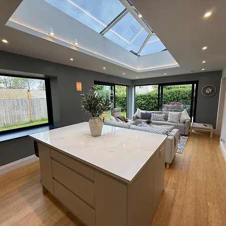 Homebird - Wayside Retreat - Sleeps 7 *