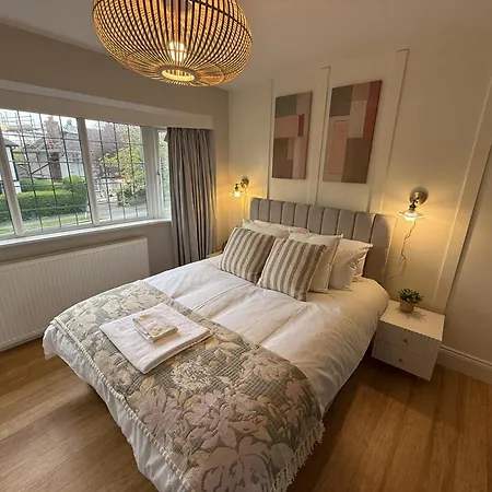 Homebird - Wayside Retreat - Sleeps 7 *