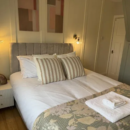 Homebird - Wayside Retreat - Sleeps 7 Harrogate